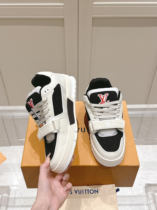 ルイヴィトン靴背面デザイン